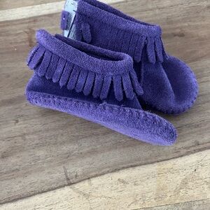Minnetonka Purple Baby Moccasins with Fringe like new size 4